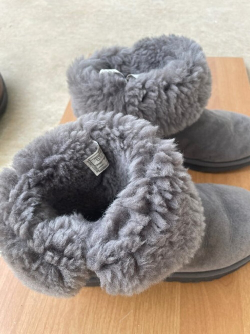 UGG Australia Women's Suede Bailey Button Bomber Boots, Gray, Size 6 - Picture 9 of 12
